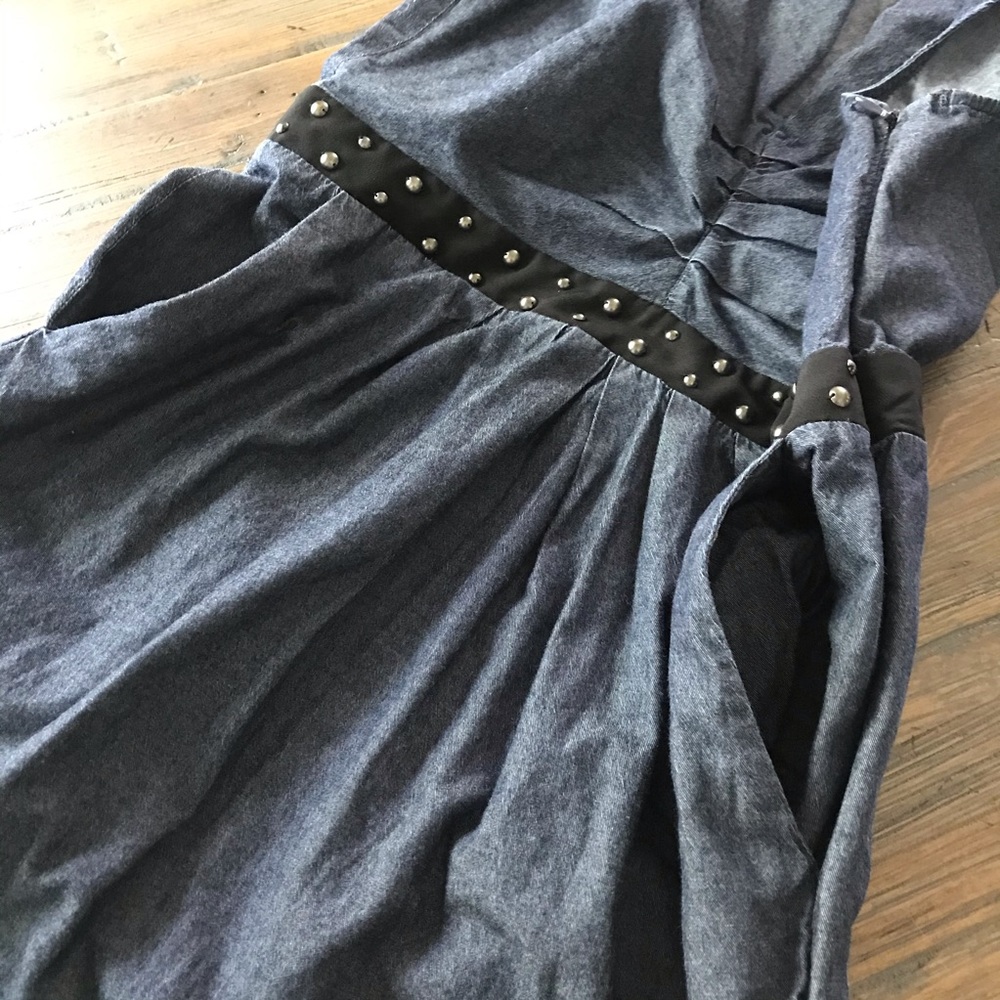 BCBGeneration size 4 sleeveless chambray dress - Picture 3 of 16